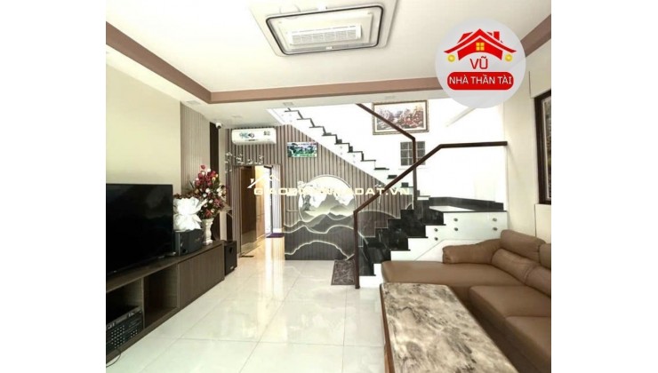 Bán Nhà Đẹp Mặt Tiền Quận 4, gần Vĩnh Khánh, 2 xe hơi tránh, 4 tầng, 5,3 x 9,5m , Nhỉnh 8 Đồng